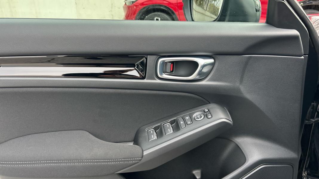 Honda Civic 2.0 i-MMD Elegance CVT