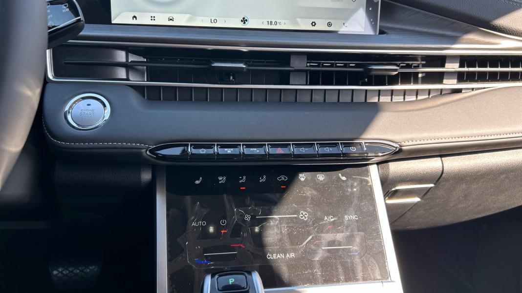 EBRO S400 1.5 DHE HEV Excellence CVT