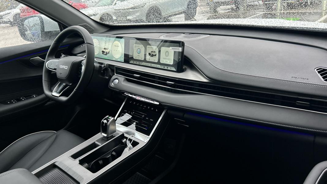 EBRO S400 1.5 DHE HEV Excellence CVT