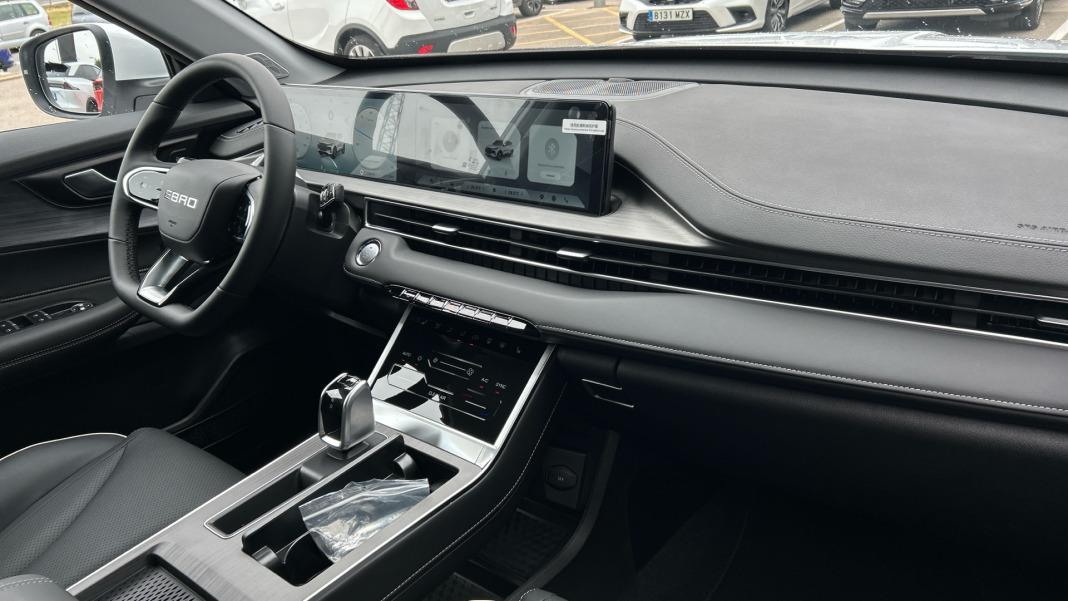 EBRO S400 1.5 DHE HEV Excellence CVT