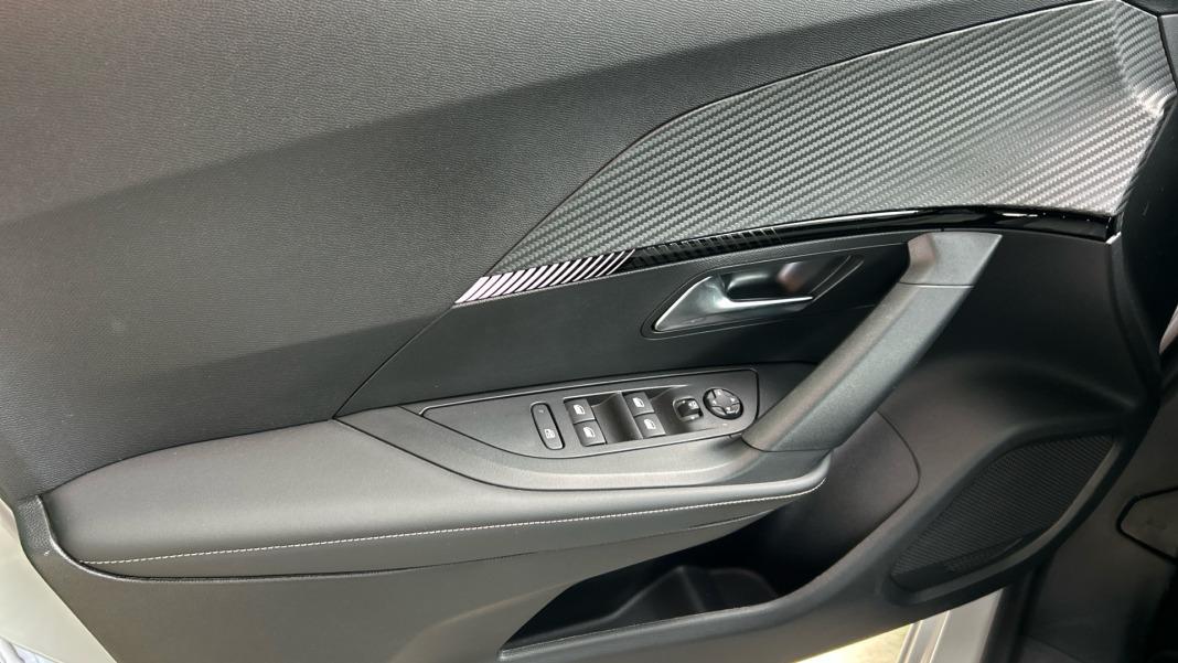 Peugeot 2008 Allure Puretech 130 SS EAT8