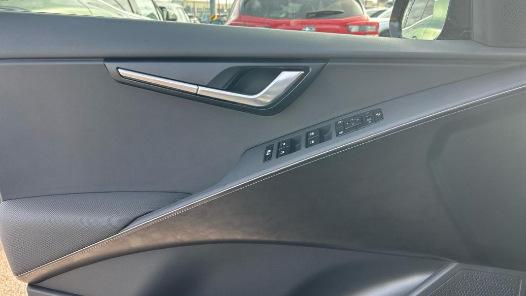 Kia Niro 1.6 GDi HEV 95kW (129CV) Drive