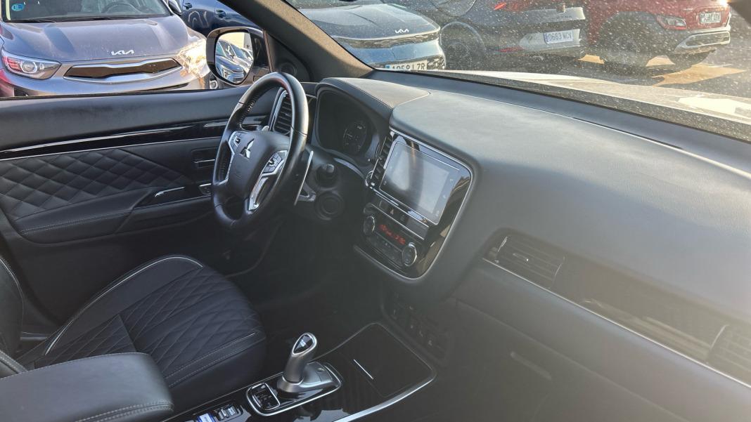 Mitsubishi Outlander 2.4 PHEV Kaiteki Auto 4WD