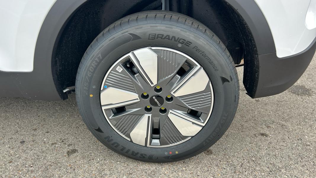 EBRO S400 1.5 DHE HEV Excellence CVT
