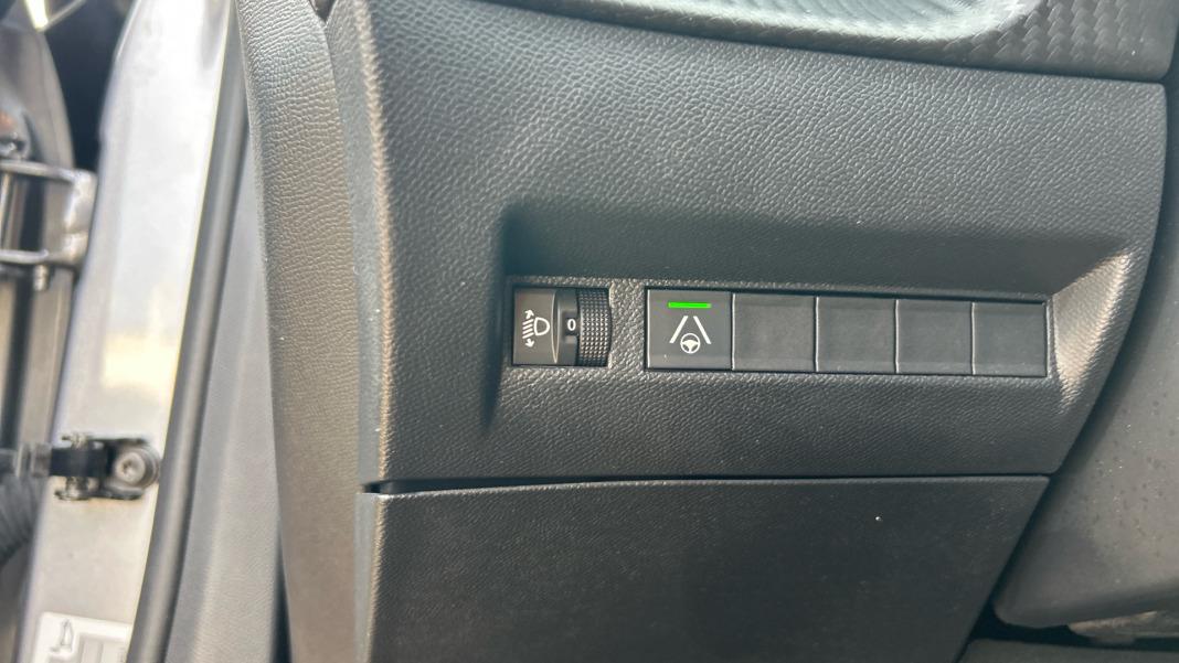 Peugeot 2008 N Allure Hybrid 145 eDCS6