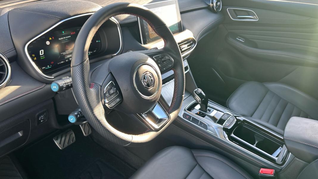 MG Hs 1.5T PLUG IN HYBRID LUXURY