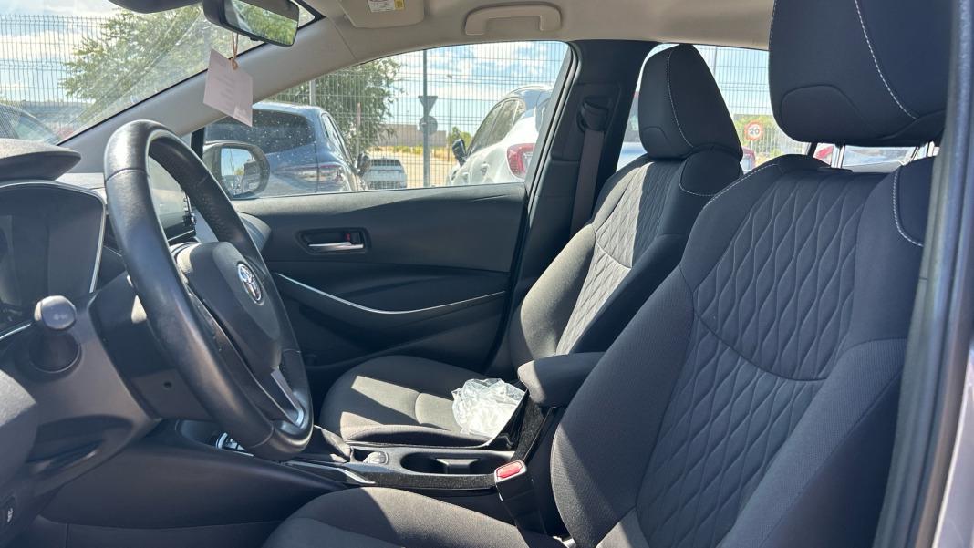 Toyota Corolla 1.8 125H ACTIVE TECH E-CVT SEDAN