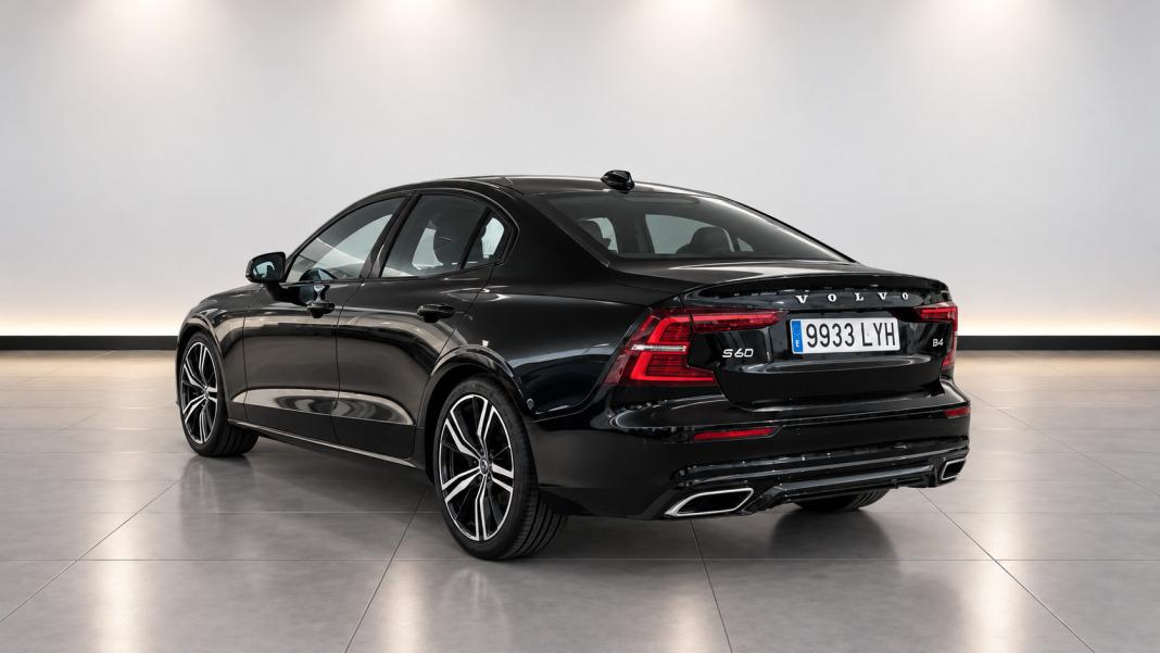 Volvo S60 B4(G) FWD R-Designaut