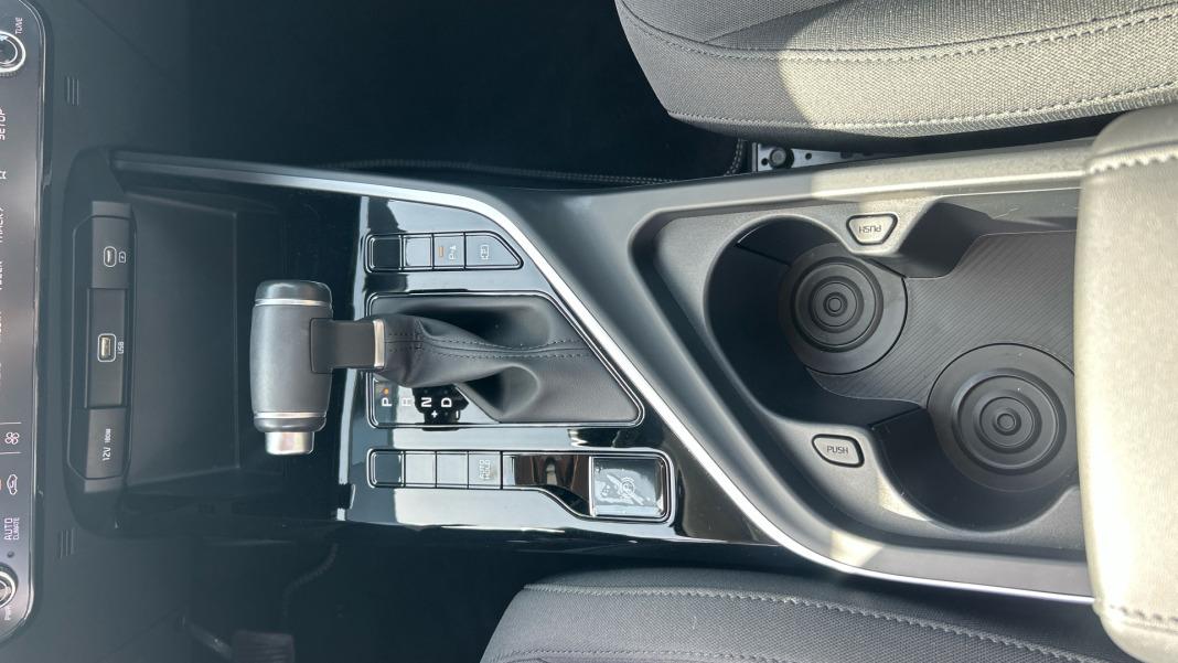 Kia Niro 1.6 GDi HEV 104kW (141CV) Concept