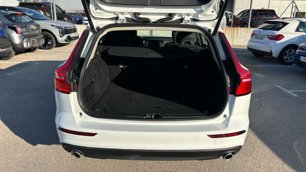 Volvo V60 2.0 B4 (D) Momentum Pro Auto