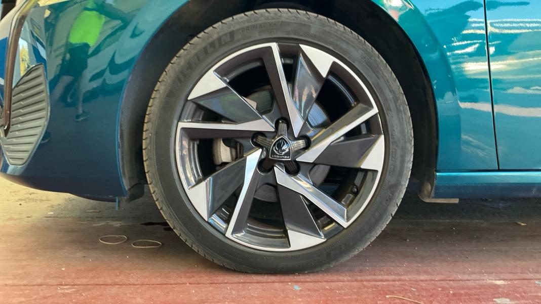 Peugeot 308 5P Allure PureTech 130 SS MAN