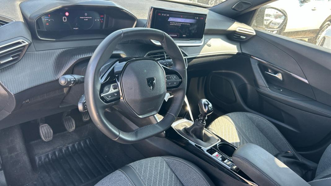 Peugeot 2008 Allure Gasolina 100 SS 6 Vel. MAN