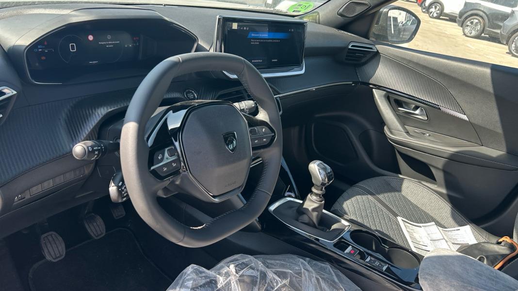 Peugeot 2008 Allure Gasolina 100 SS 6 Vel. MAN