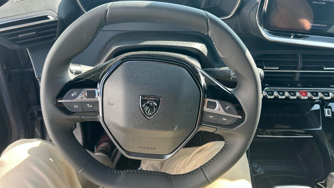 Peugeot 2008 Allure Gasolina 100 SS 6 Vel. MAN