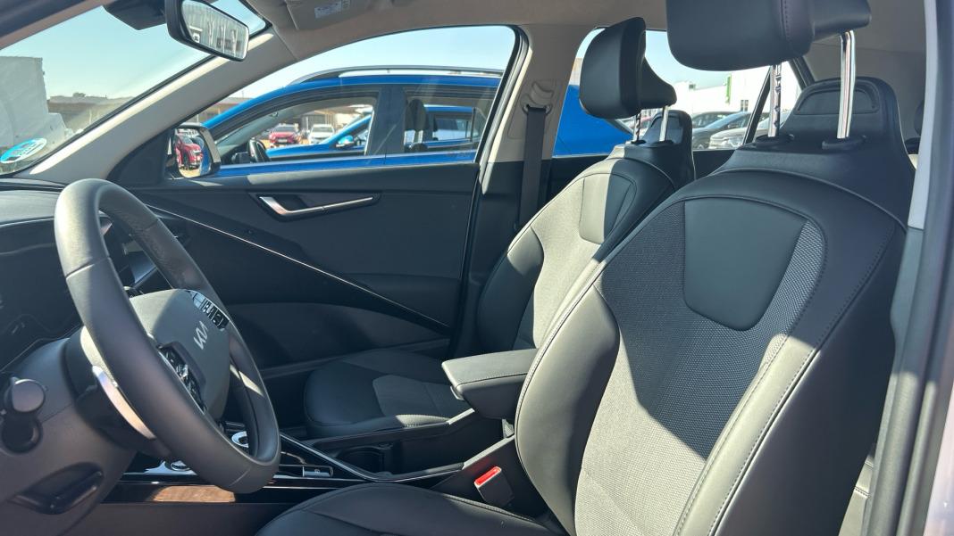 Kia Niro 1.6 GDi HEV 95kW (129CV) Drive