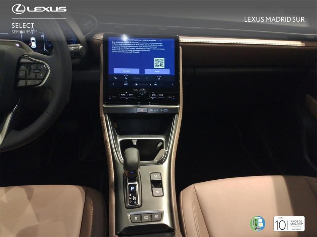 LEXUS Lbx Elegant+