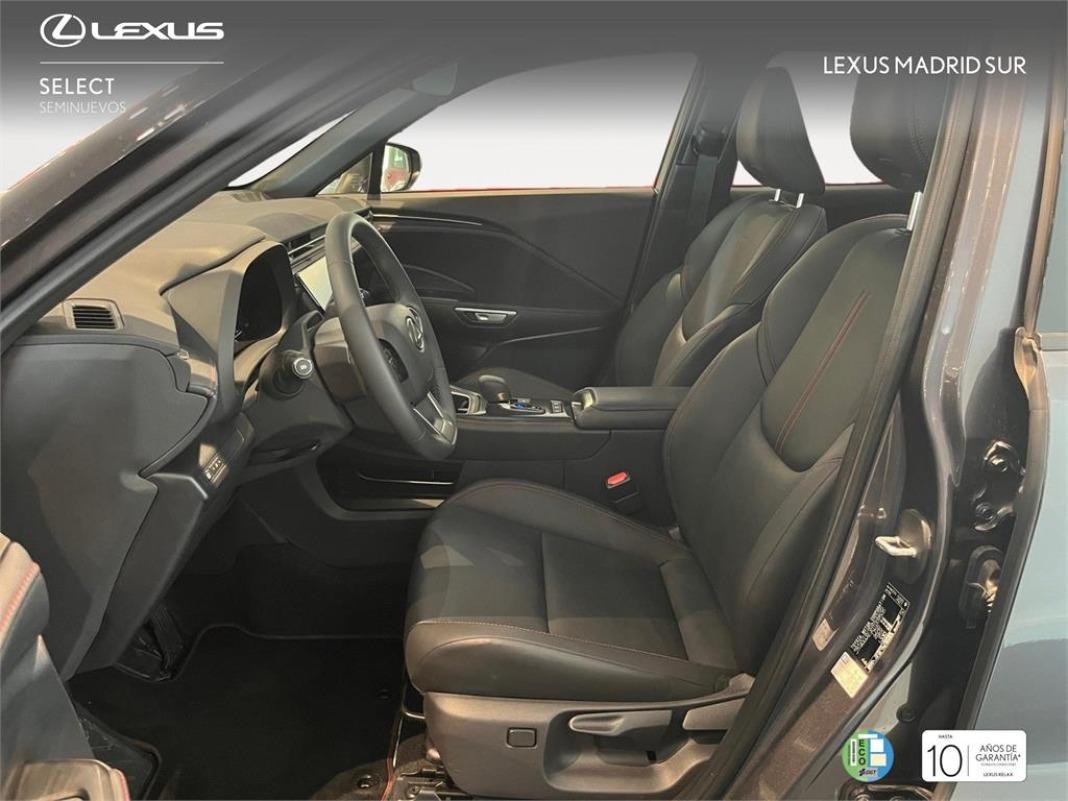 LEXUS Lbx Elegant+ Black