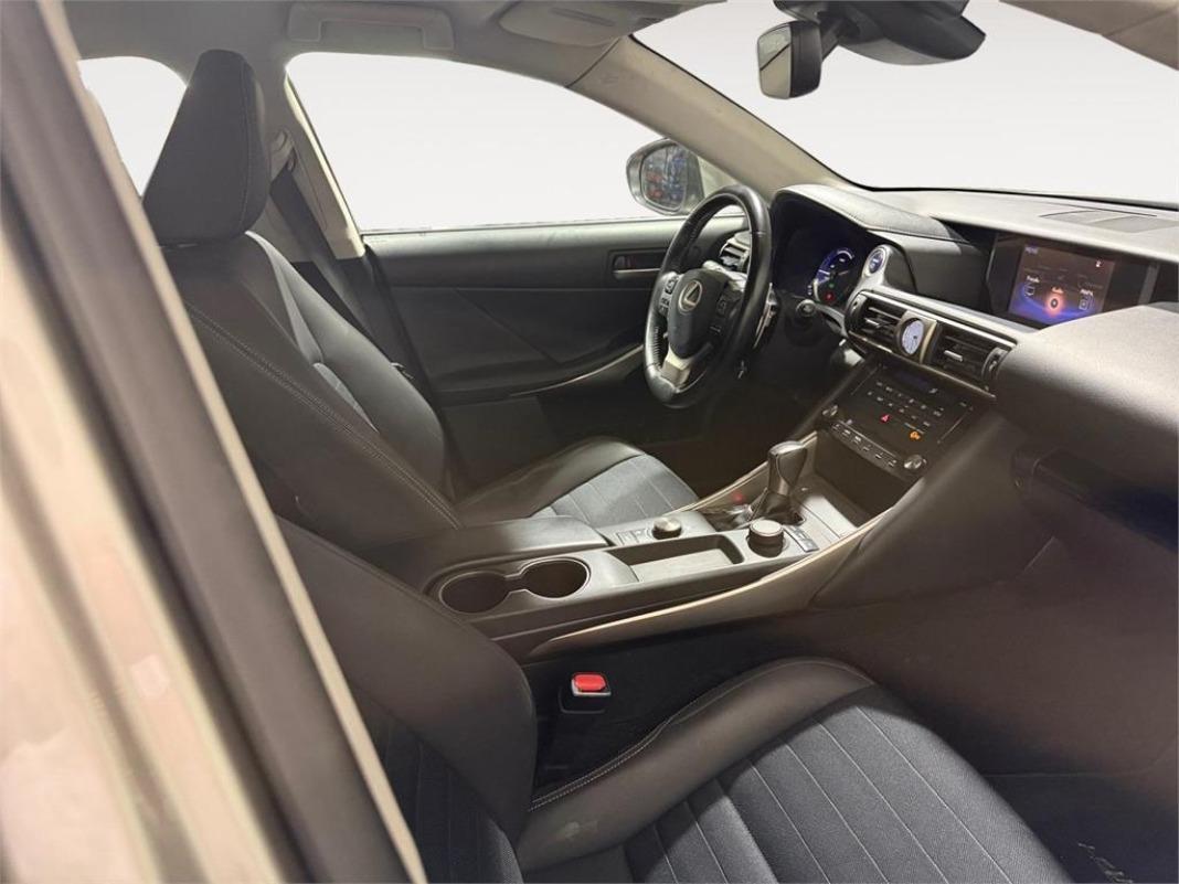 LEXUS Is 300h Executive