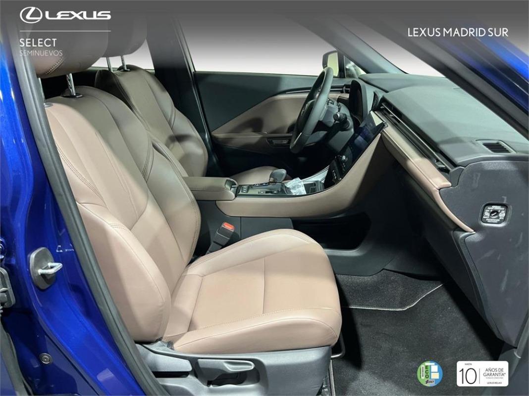 LEXUS Lbx Elegant+