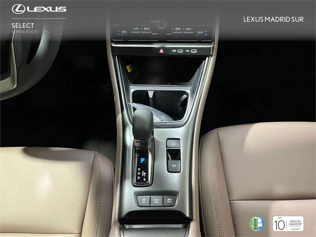 LEXUS Lbx Elegant+