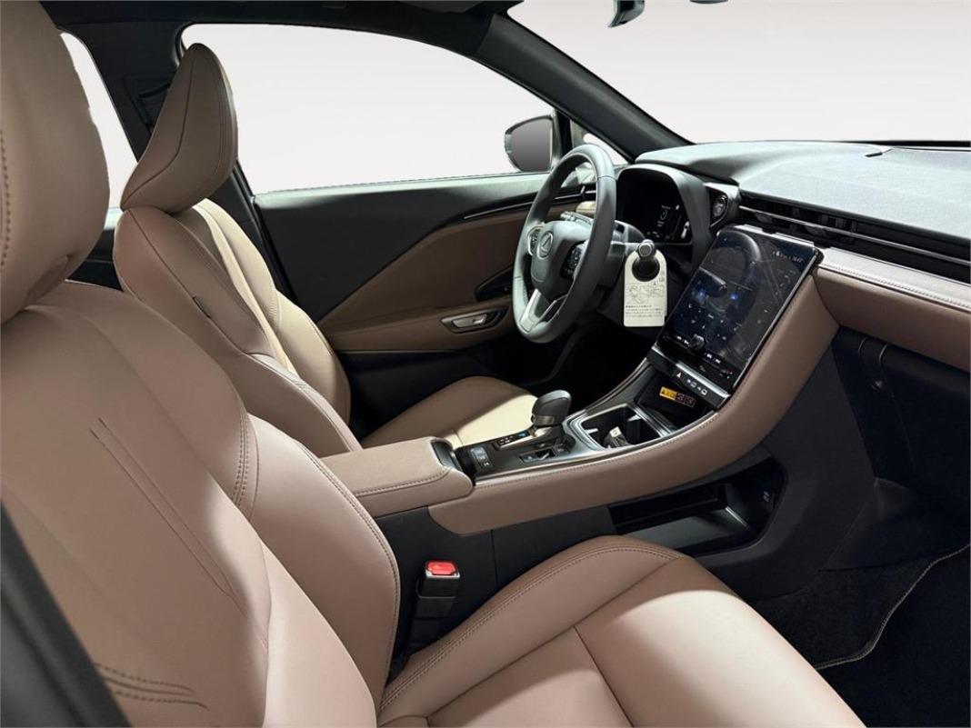 LEXUS Lbx Elegant+