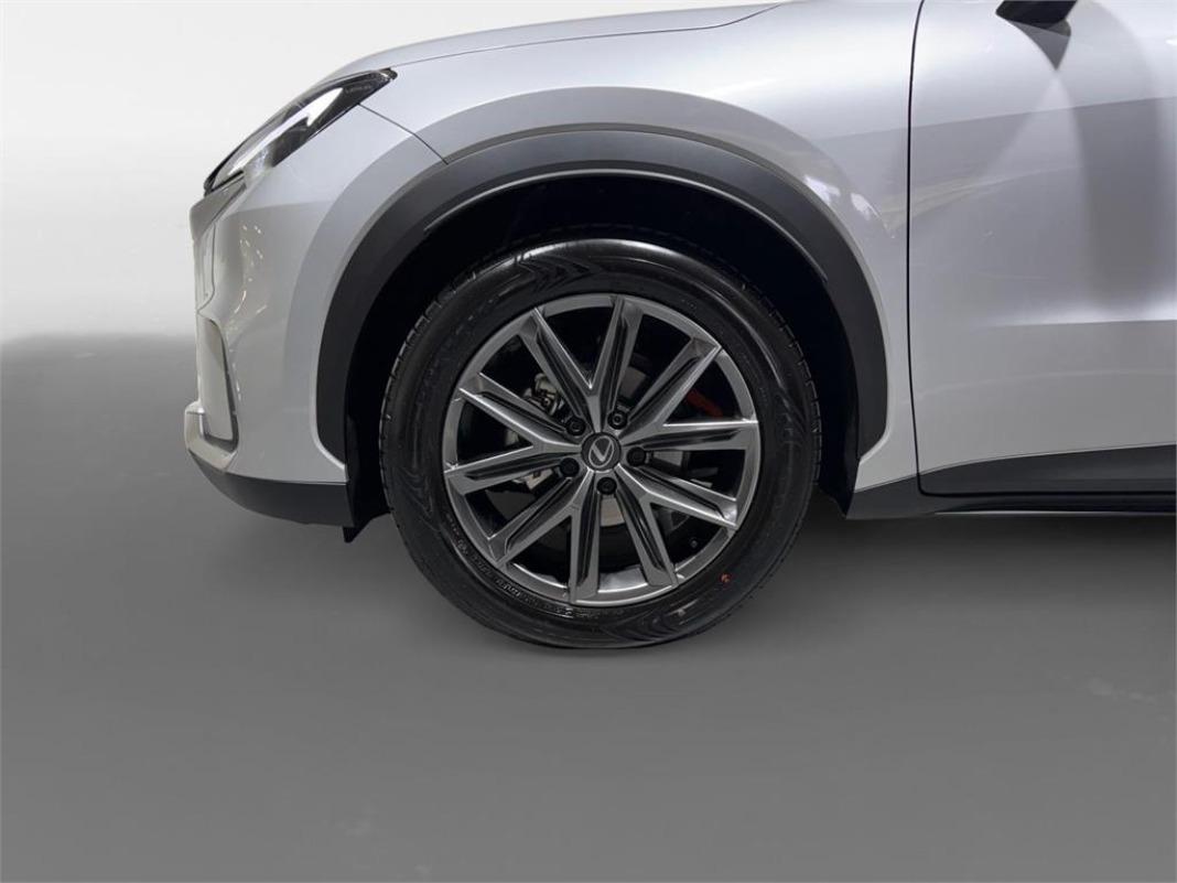 LEXUS Lbx Elegant+