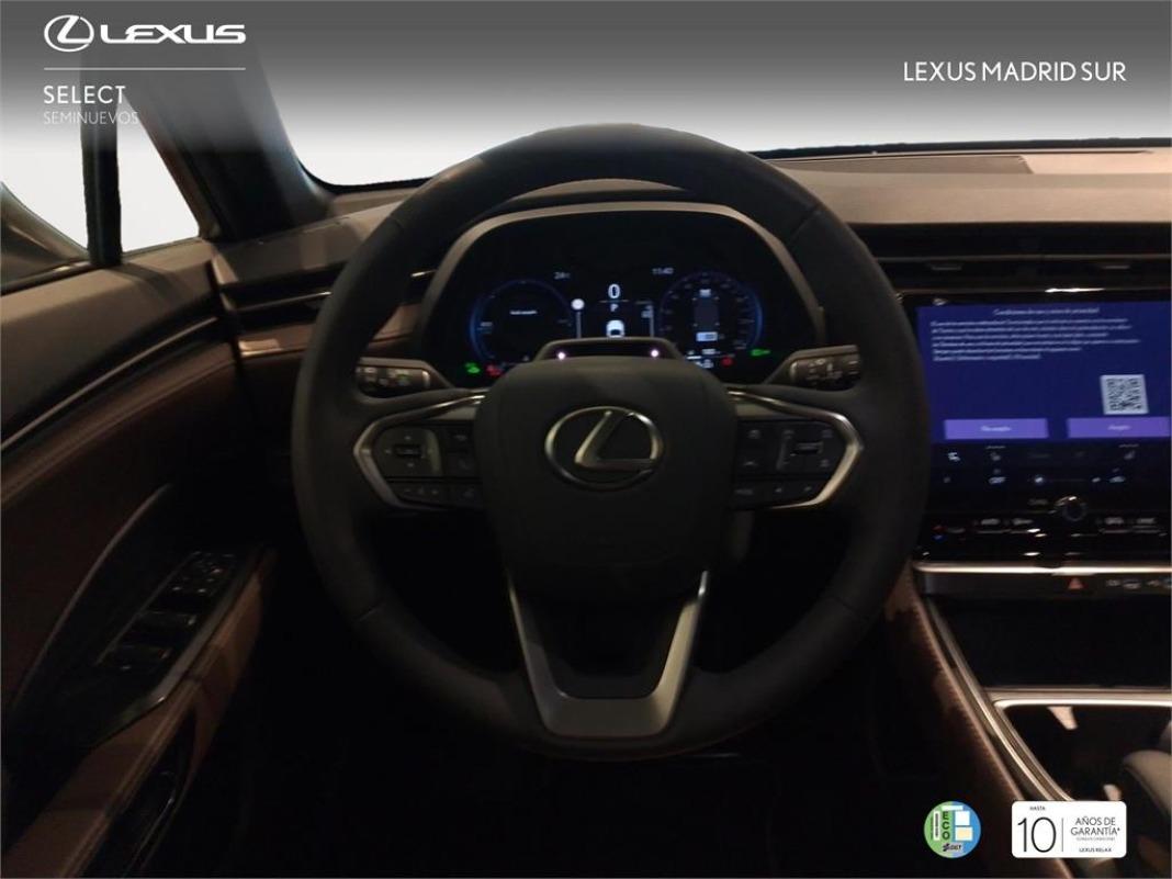 LEXUS Lbx Elegant+ Black