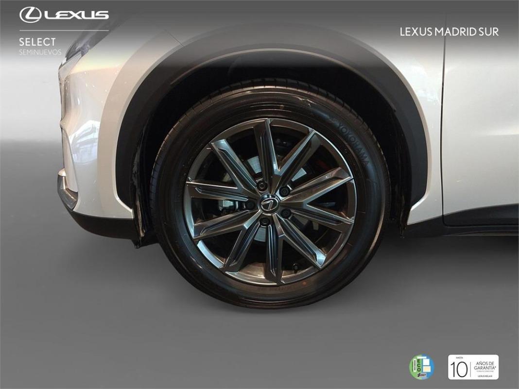 LEXUS Lbx Elegant+ Black