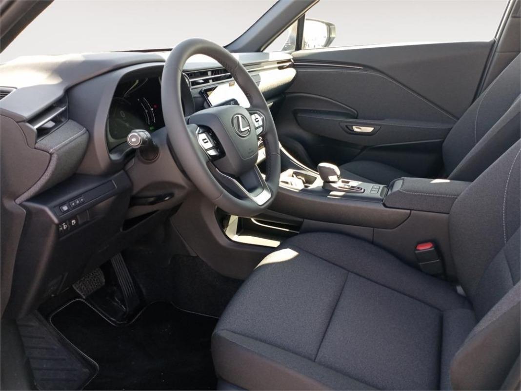 LEXUS Lbx Elegant+ Black